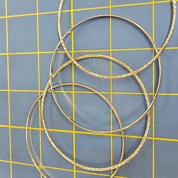 Set of 4 Silver Tone Bangles 7" Bracelets - Picture 3 of 3